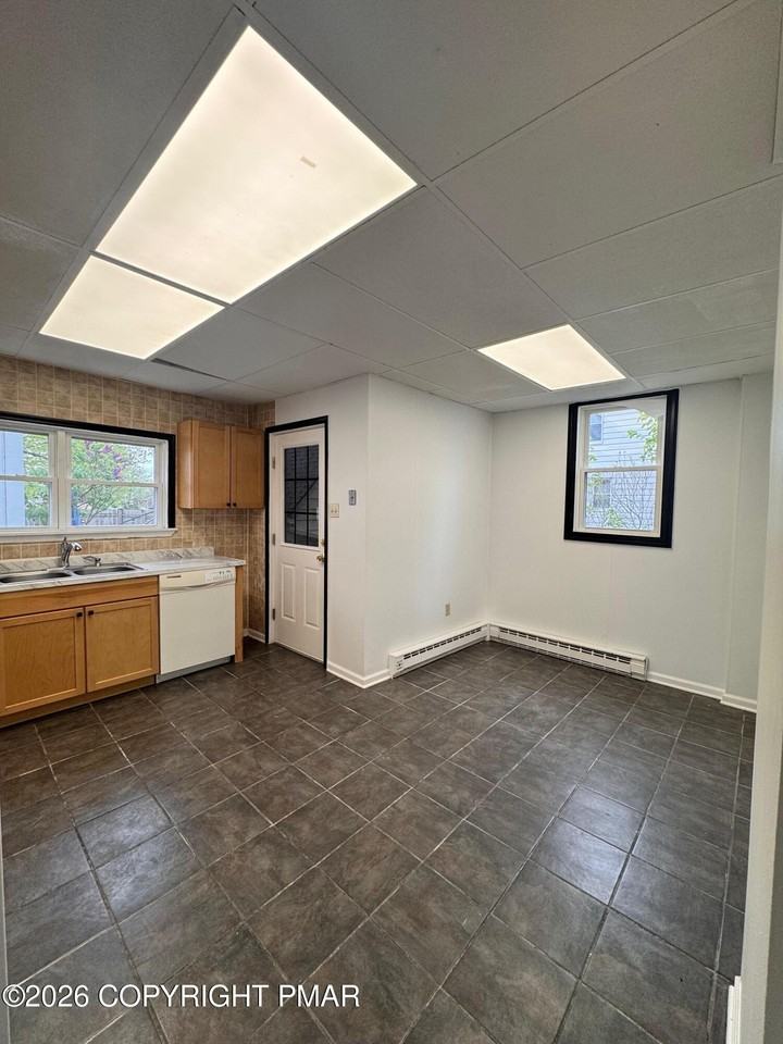 358 Tioga Ave - Photo 4 of 14
