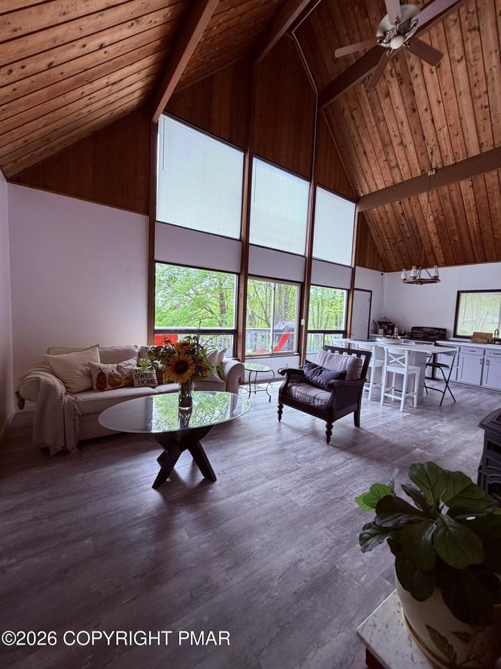 210 Stag Ct - Photo 3 of 11