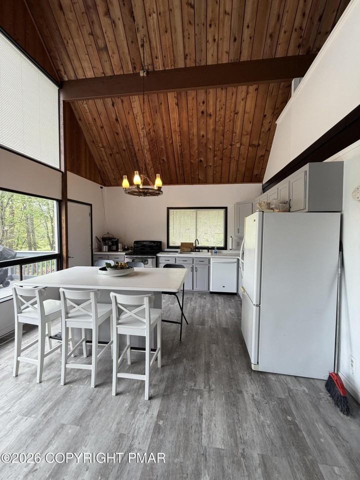 210 Stag Ct - Photo 4 of 11