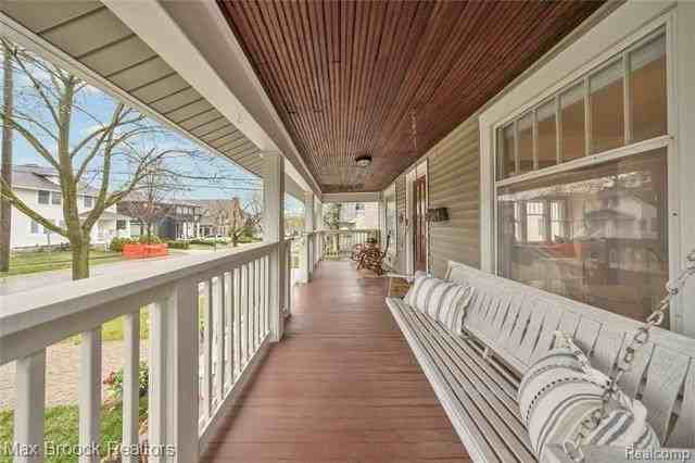436 Park St - Photo 2 of 33
