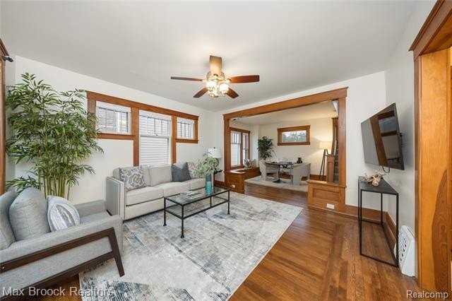 436 Park St - Photo 3 of 33