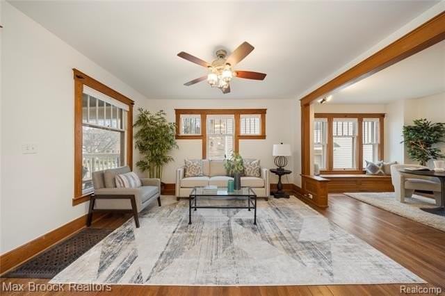 436 Park St - Photo 4 of 33