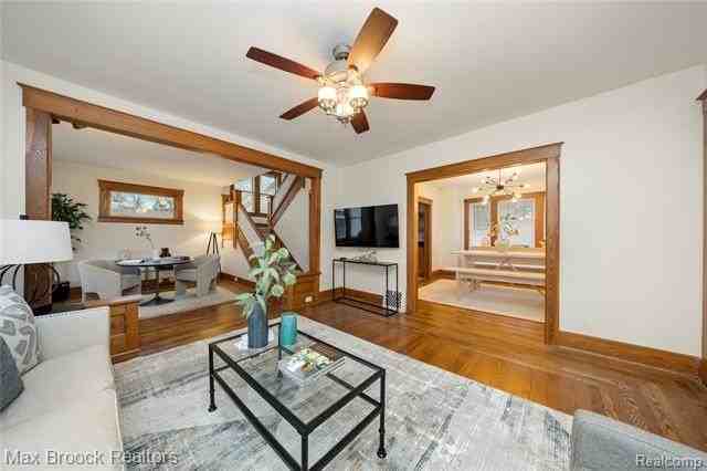 436 Park St - Photo 6 of 33