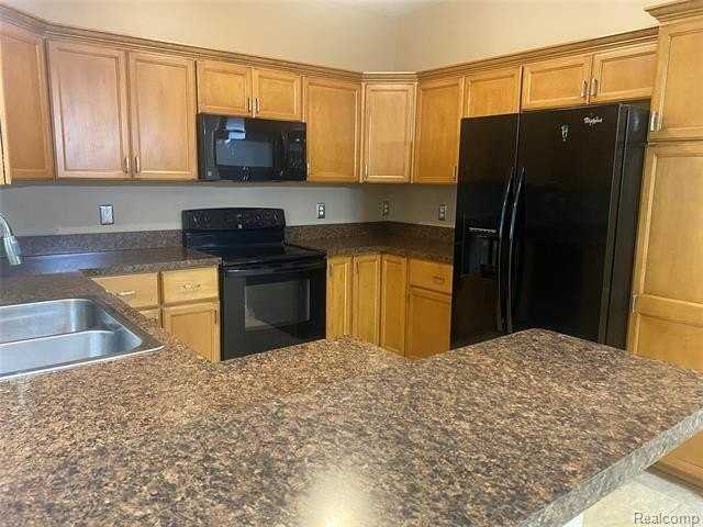 34558 Northrup Dr - Photo 2 of 13