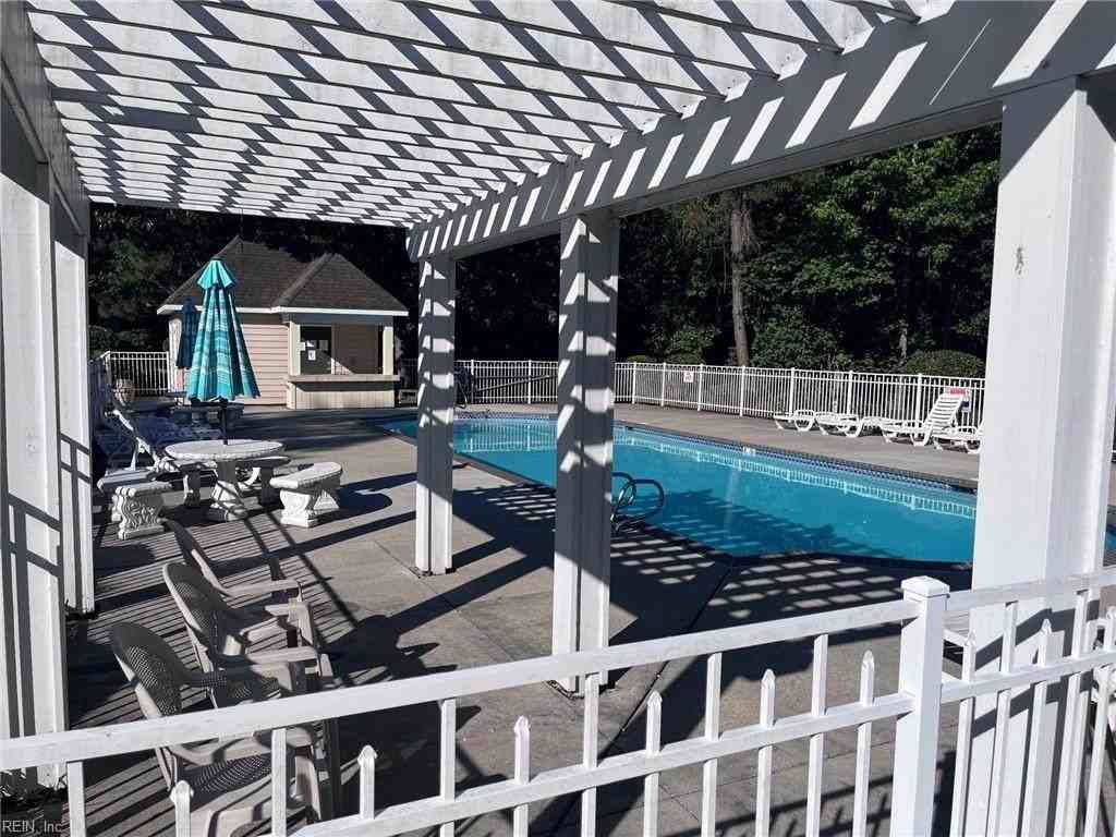 5872 Echingham Dr - Photo 3 of 26