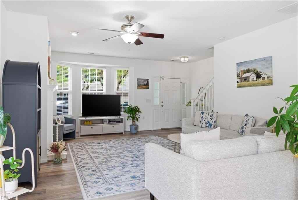 5872 Echingham Dr - Photo 4 of 26