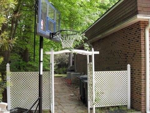 106 Lakeview Dr - Photo 2 of 13