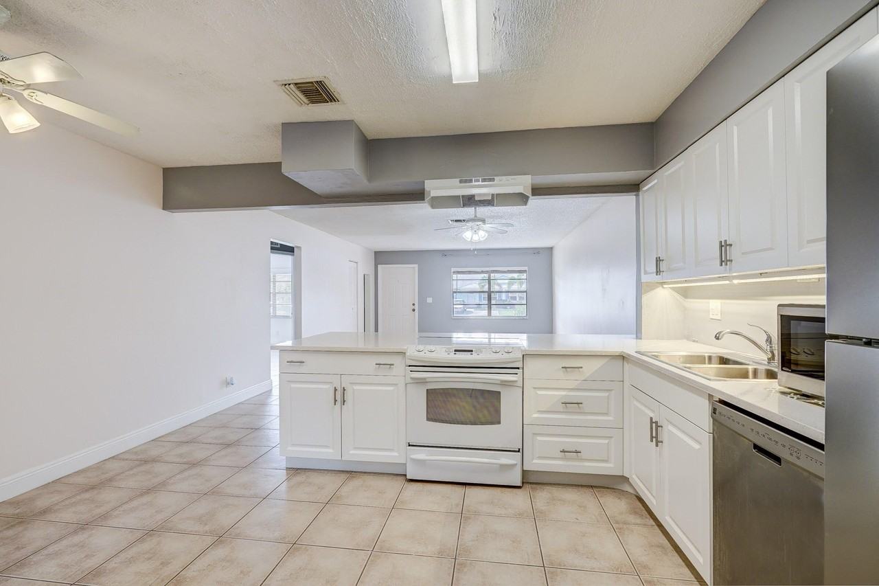3929 Kenas St - Photo 3 of 14