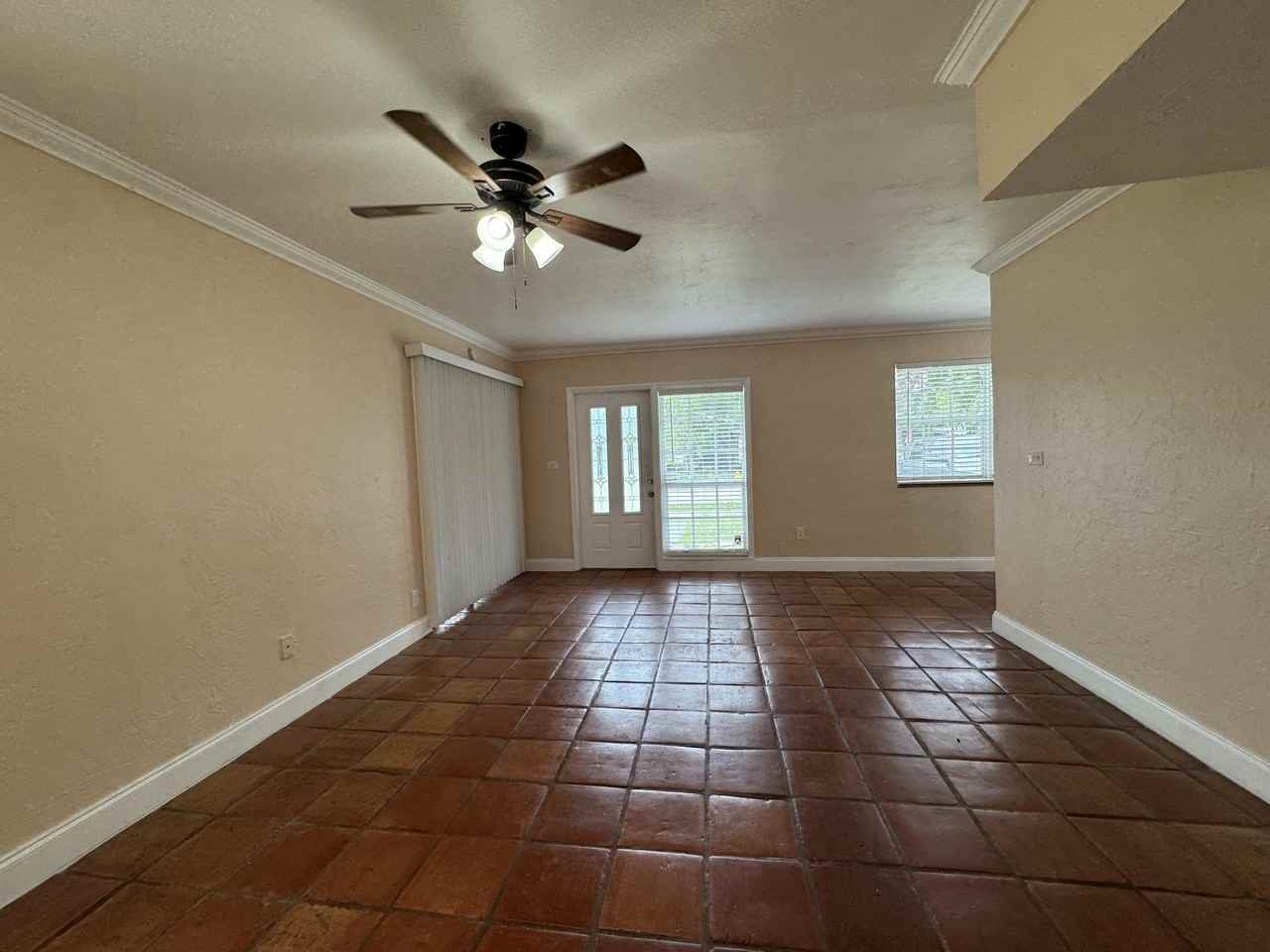 1601 Ne 47th St - Photo 5 of 37