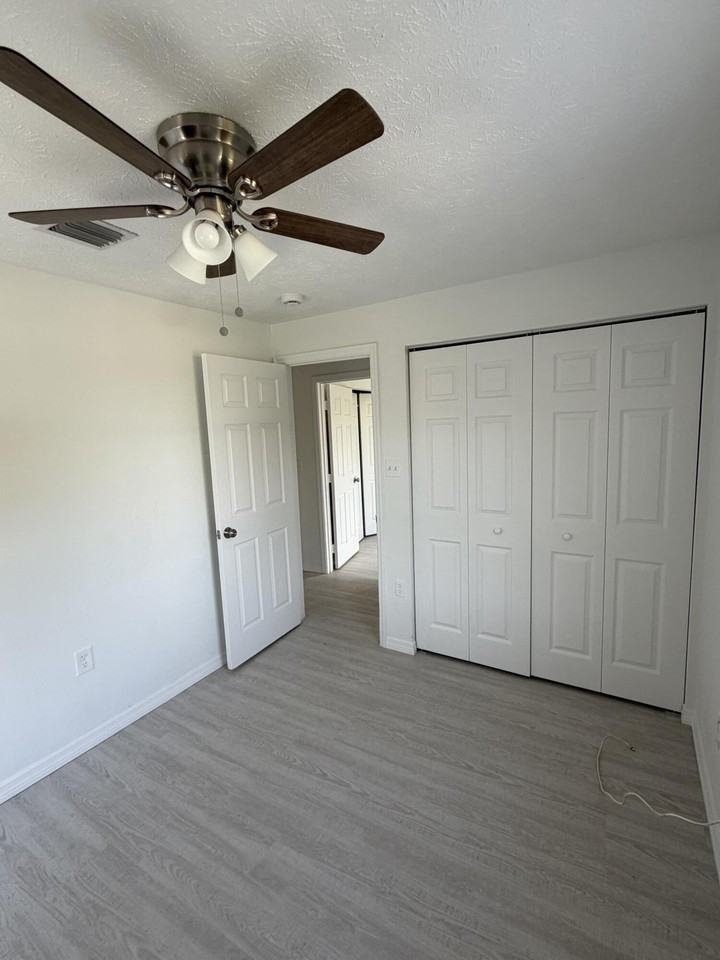 311 N 11th St - Photo 3 of 13