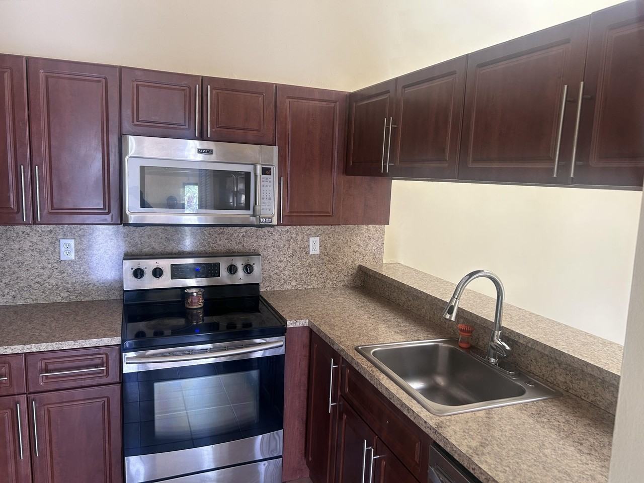 18301 Mediterranean Blvd - Photo 5 of 16