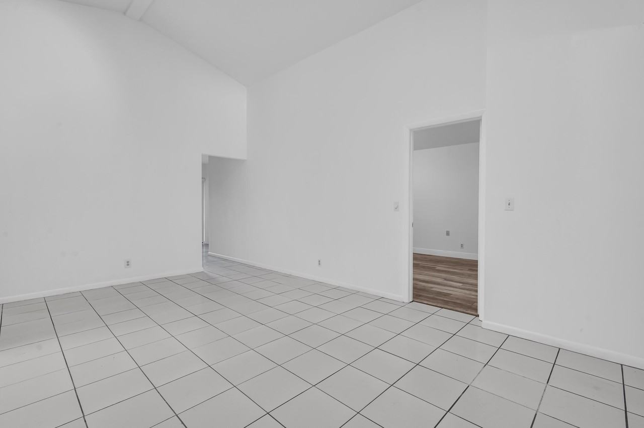 7755 Kenway Pl E - Photo 6 of 25