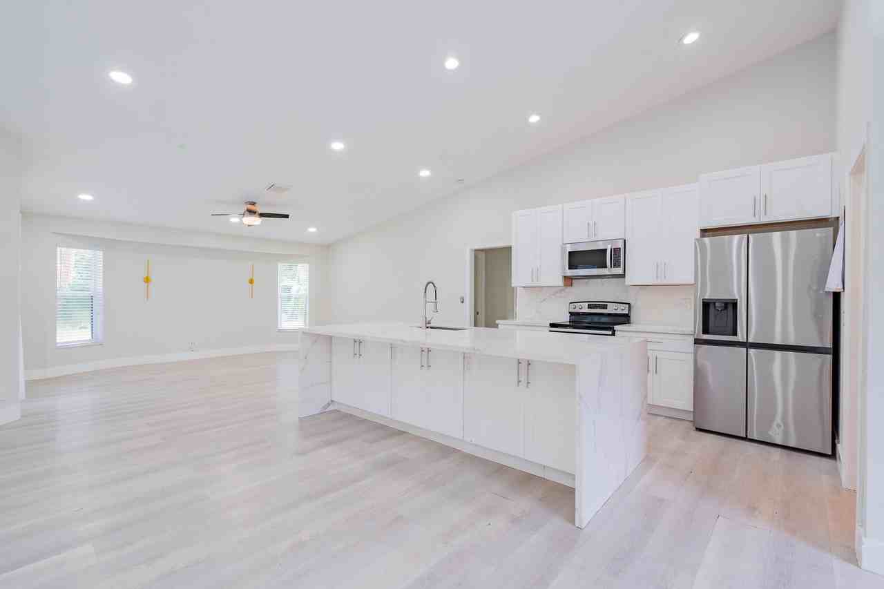 15845 83rd Ln N - Photo 3 of 9