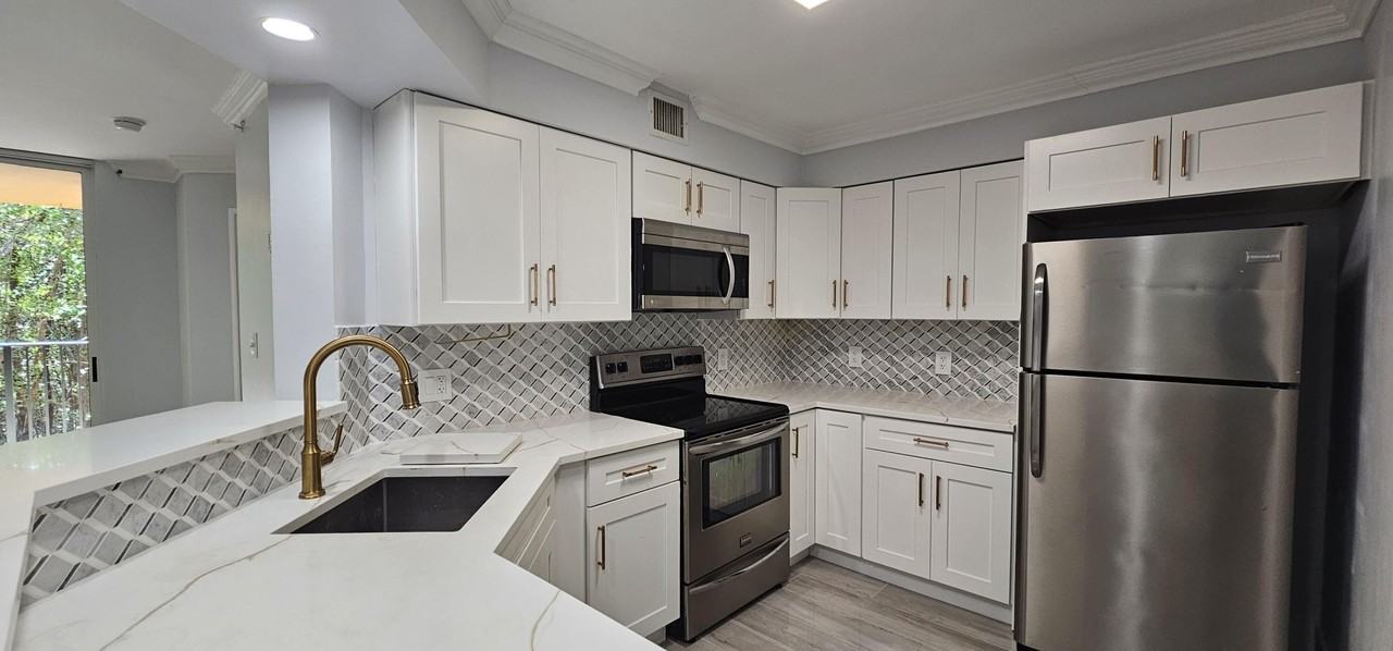 400 Scotia Dr #203 - Photo 2 of 37