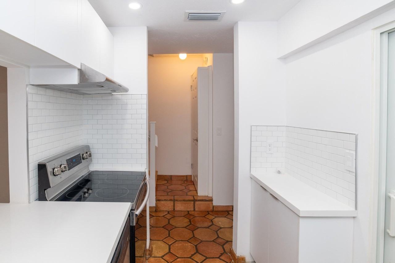 715 Ne 1st St #C - Photo 7 of 20