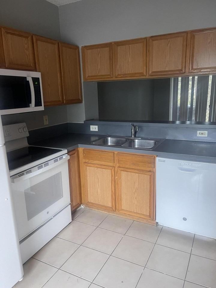 5113 Palmbrooke Cir - Photo 2 of 12