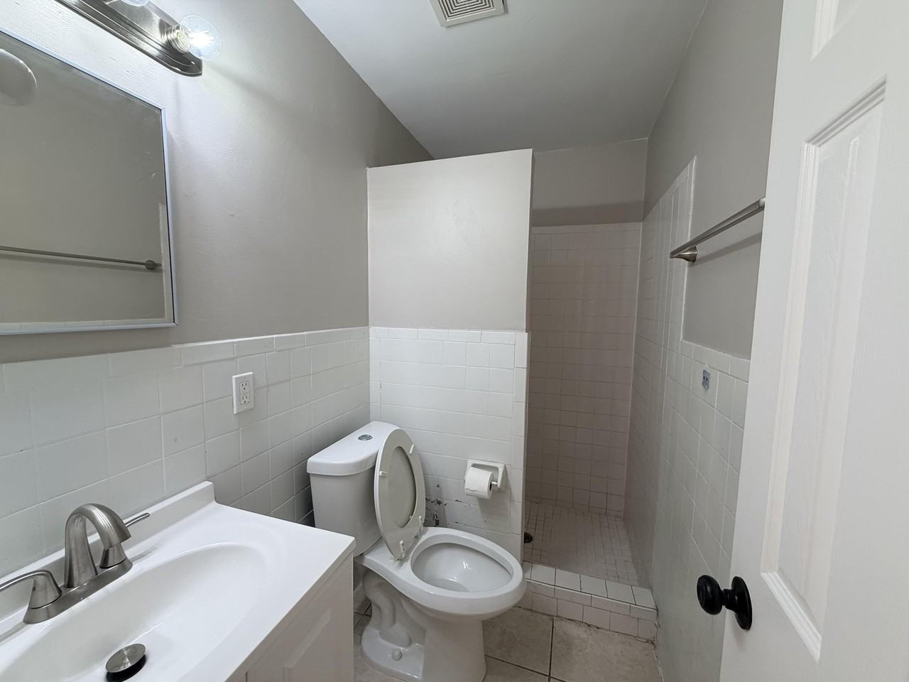 612 4th St - Photo 4 of 13