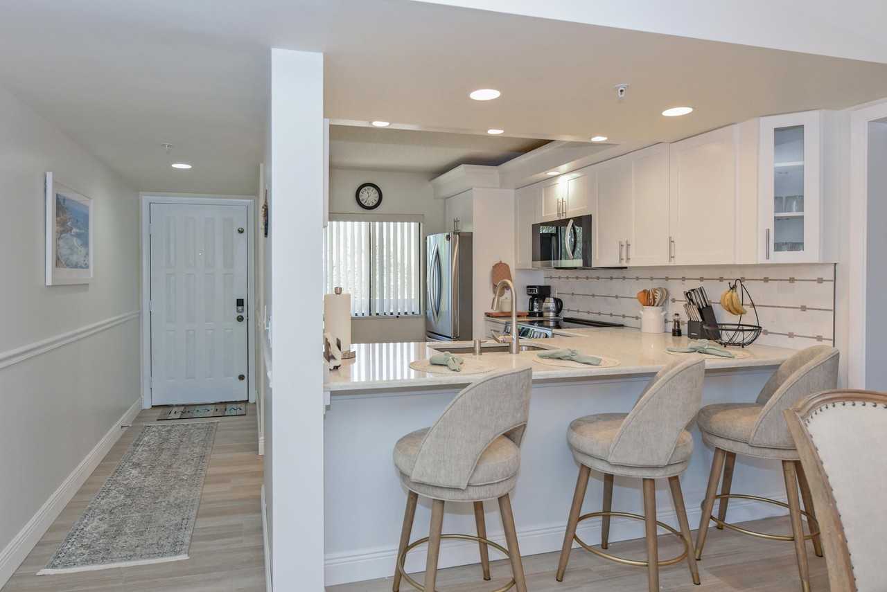 901 Seafarer Cir #302 - Photo 2 of 32