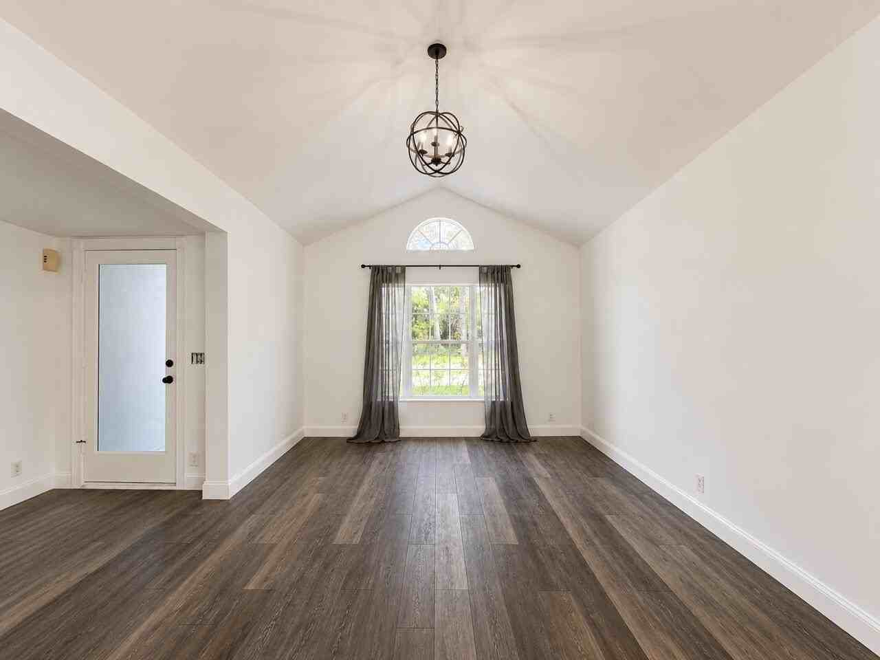 2393 Crawford Ct - Photo 4 of 25