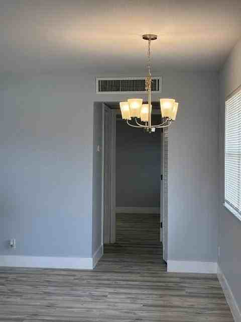 126 Seville E - Photo 5 of 31