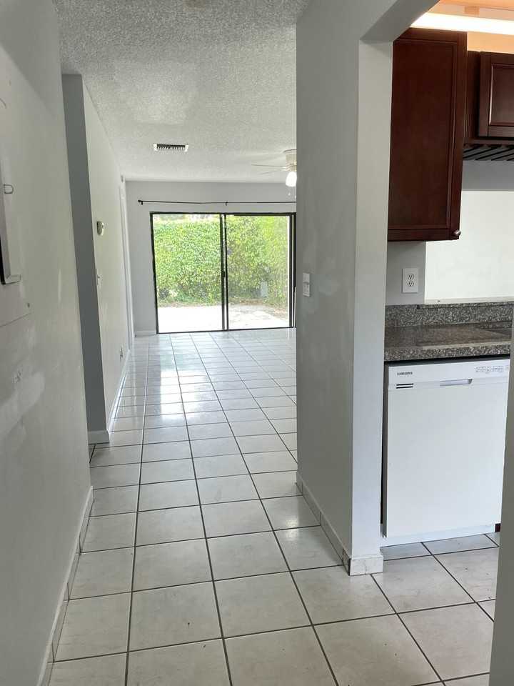 16344 Country Lake Cir - Photo 2 of 49