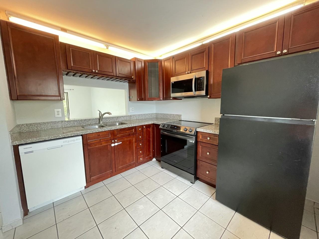 16344 Country Lake Cir - Photo 5 of 49