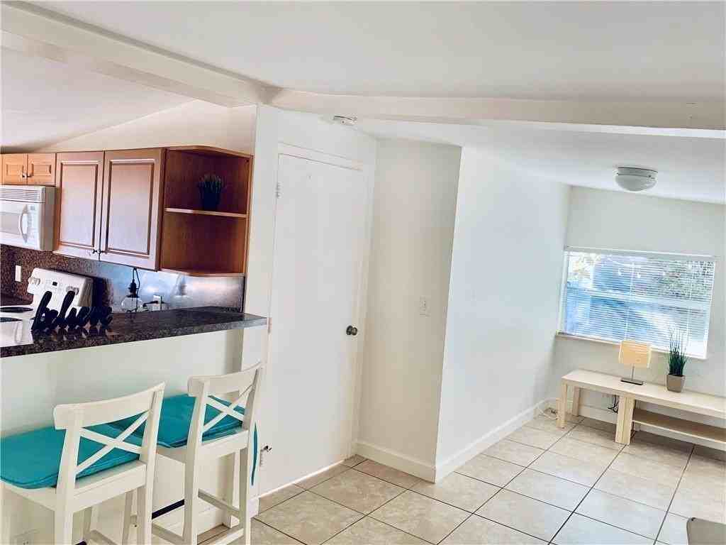 623 Sw 5th Ave - Photo 4 of 7