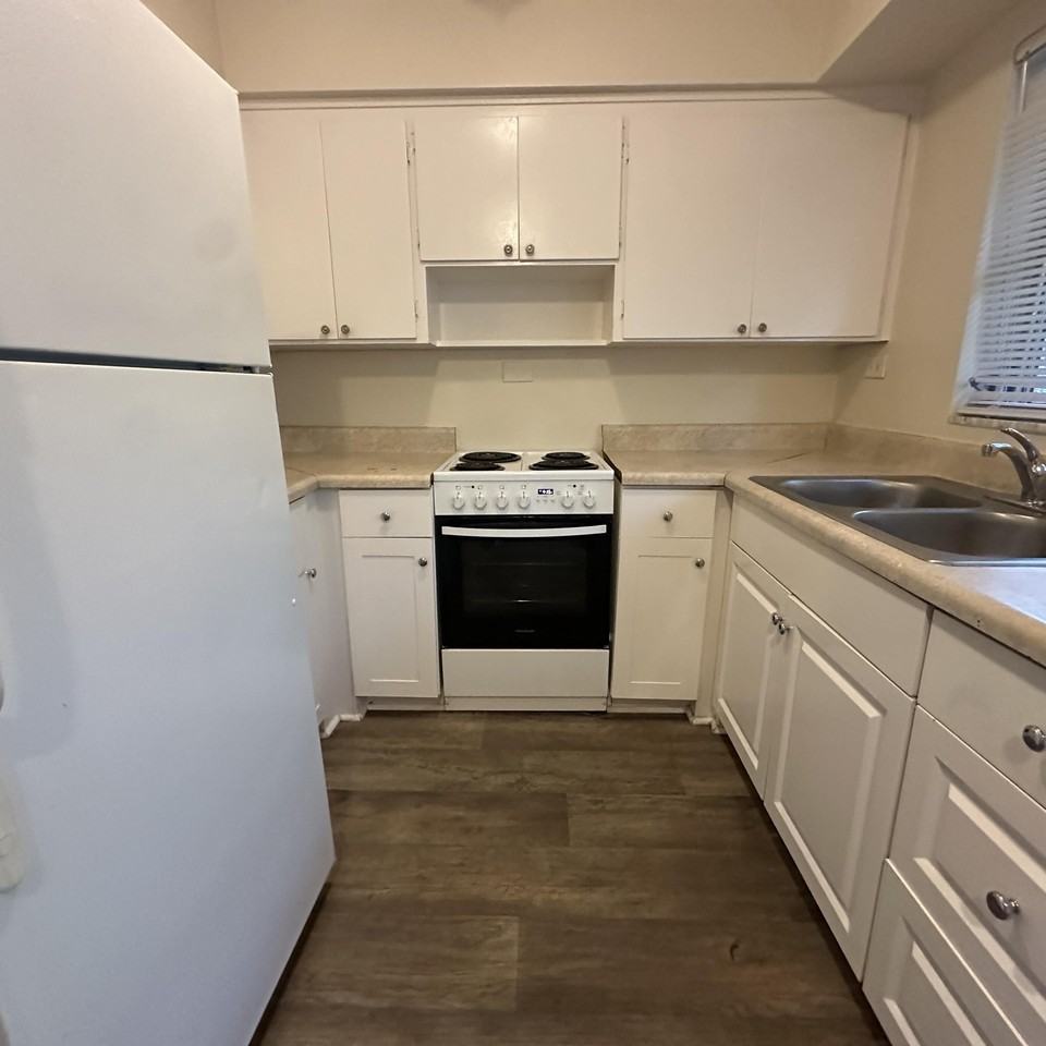 417 Se 12th Ct #6 - Photo 6 of 10