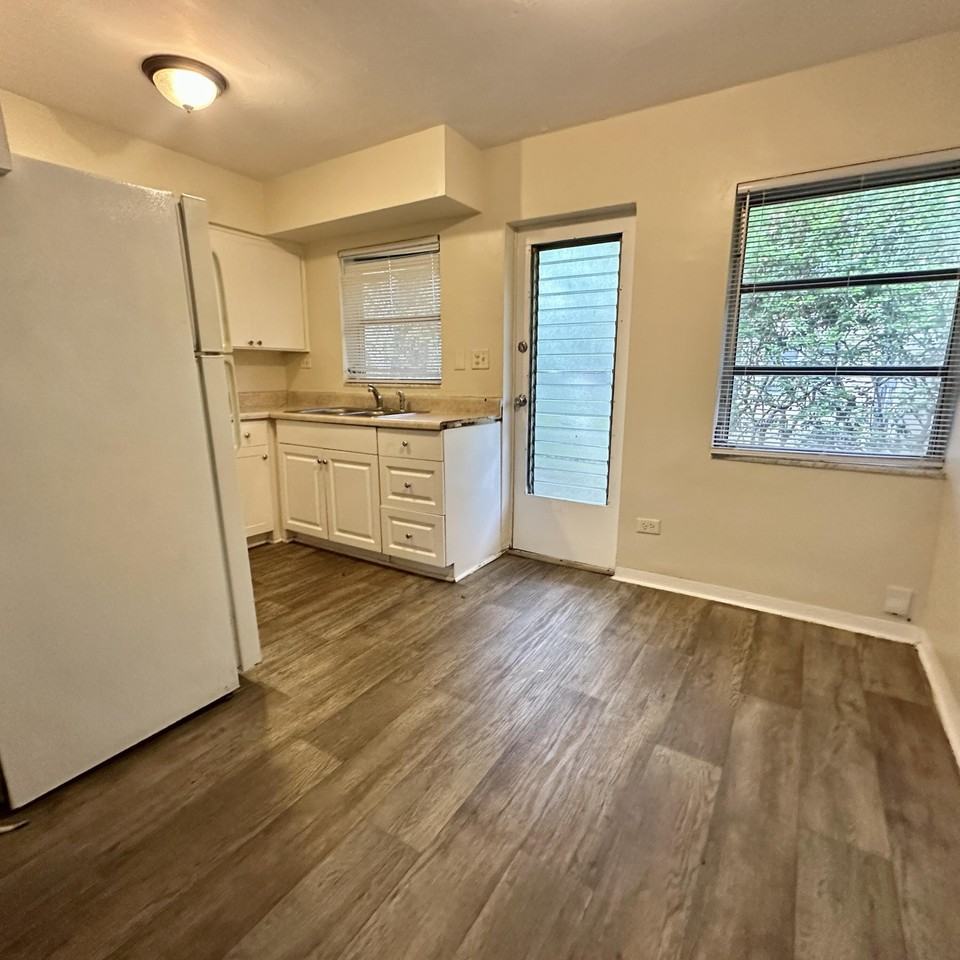 417 Se 12th Ct #6 - Photo 5 of 10
