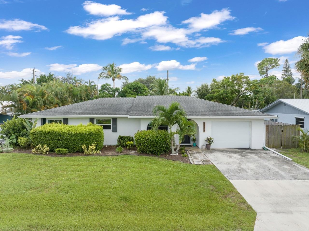 1104 Nw 12th Ter - Photo 4 of 27