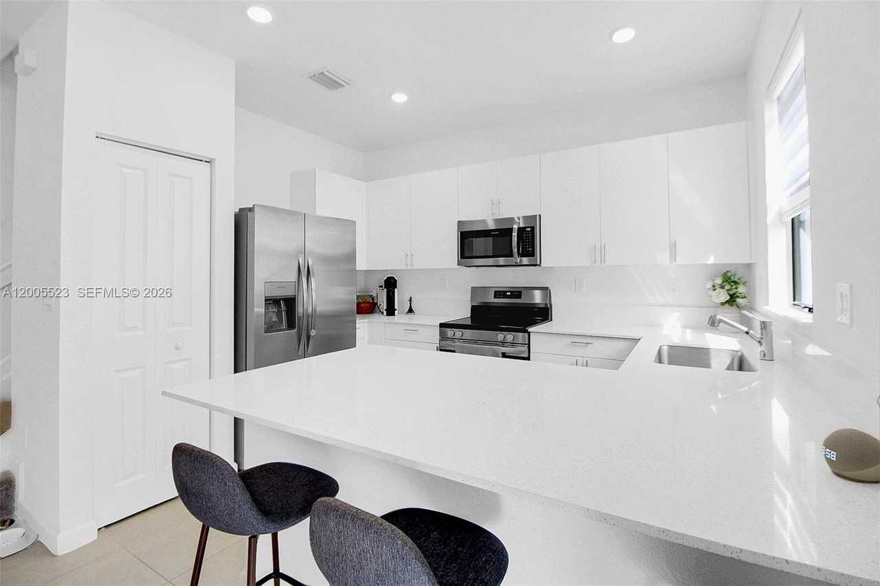 12866 Sw 232nd Ln #12866 - Photo 2 of 8