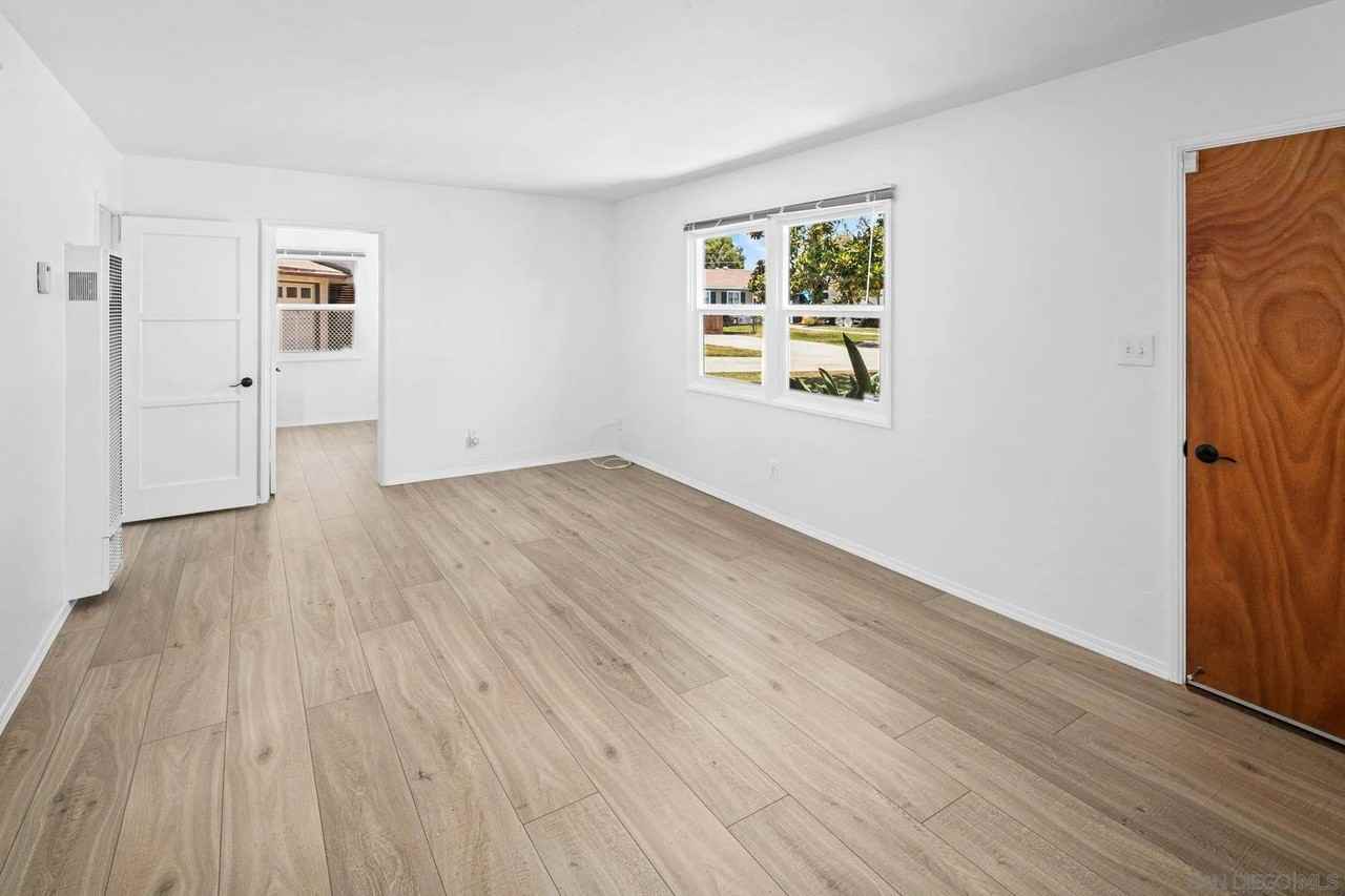 620 Minot Ave - Photo 4 of 42
