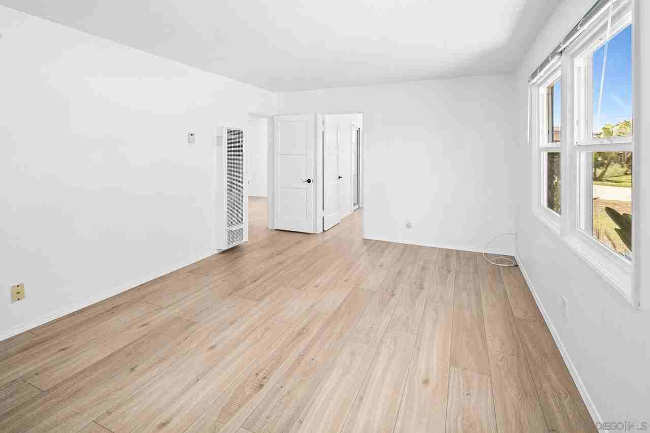 620 Minot Ave - Photo 5 of 42