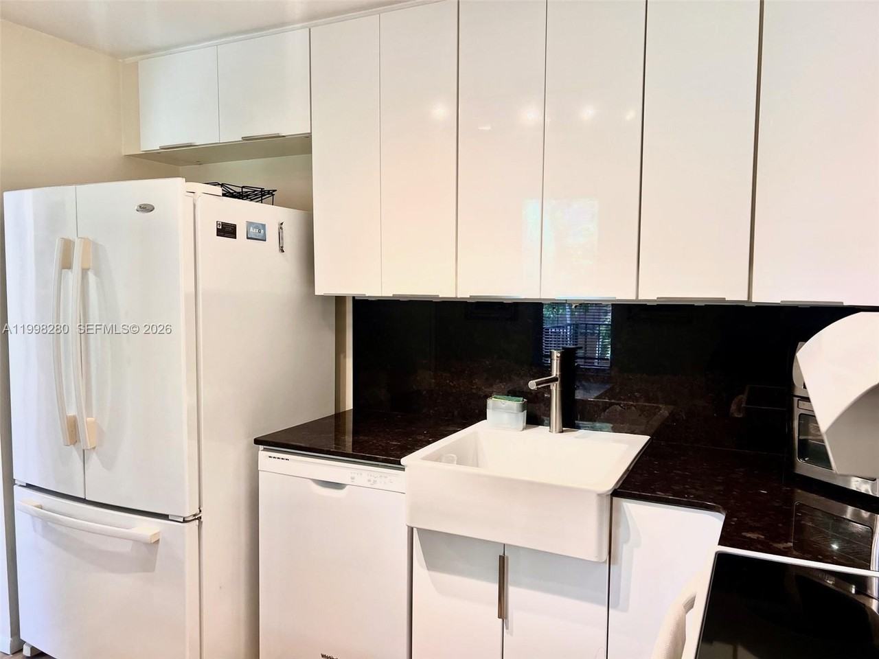 2841 Somerset Dr - Photo 6 of 8