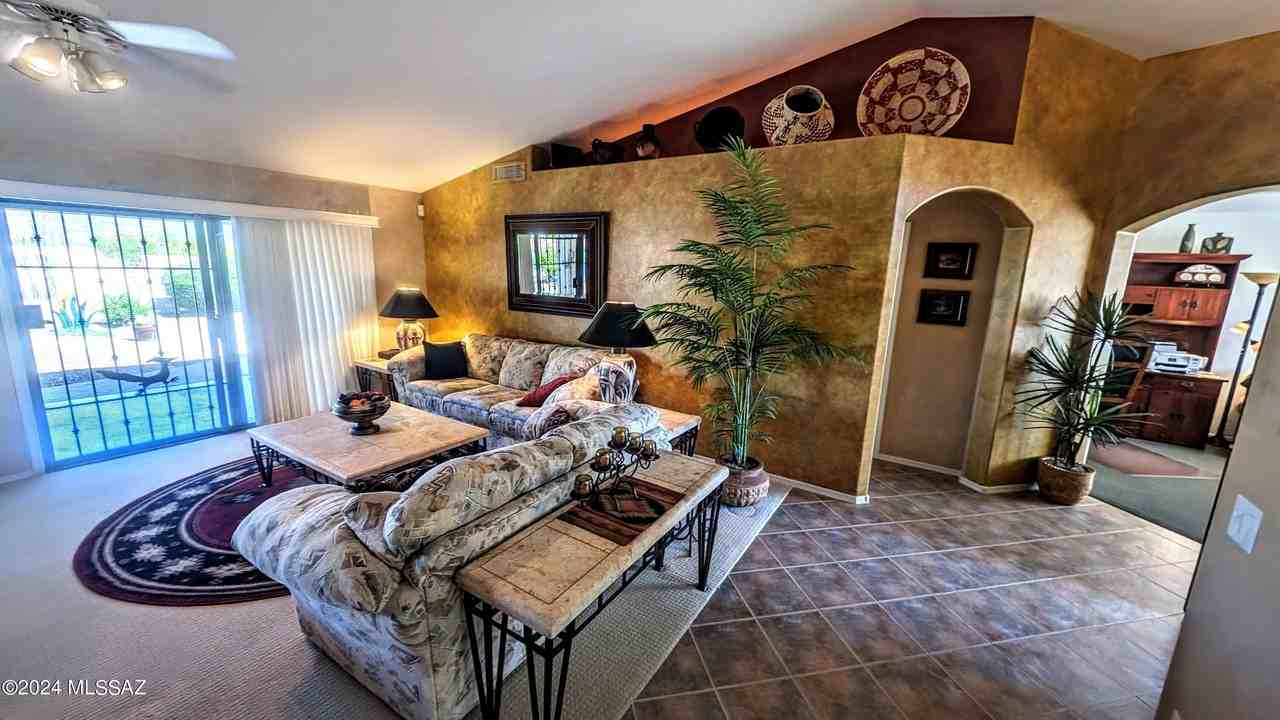 39019 S Moonwood Dr - Photo 3 of 29