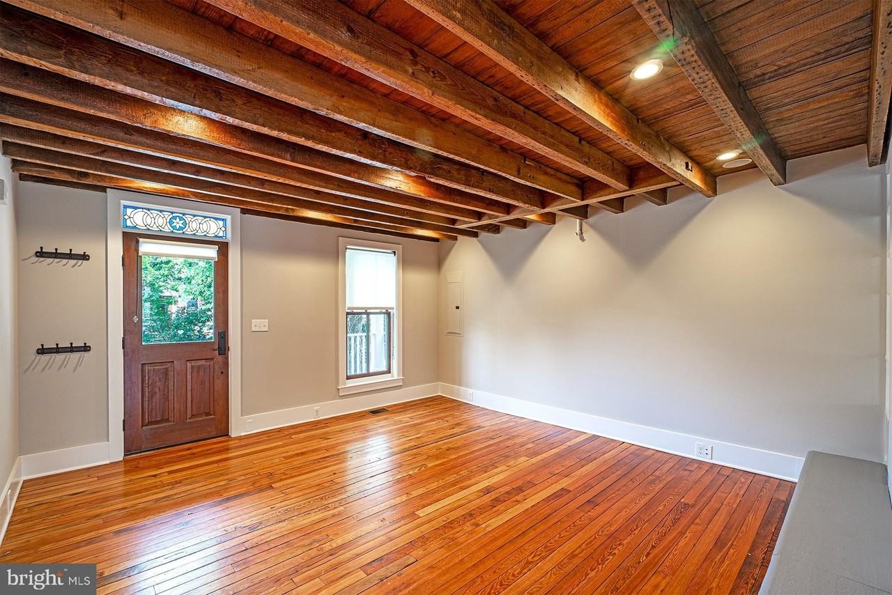 325 D St Se - Photo 4 of 50