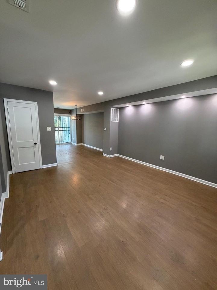 1353 Cambria St - Photo 4 of 23