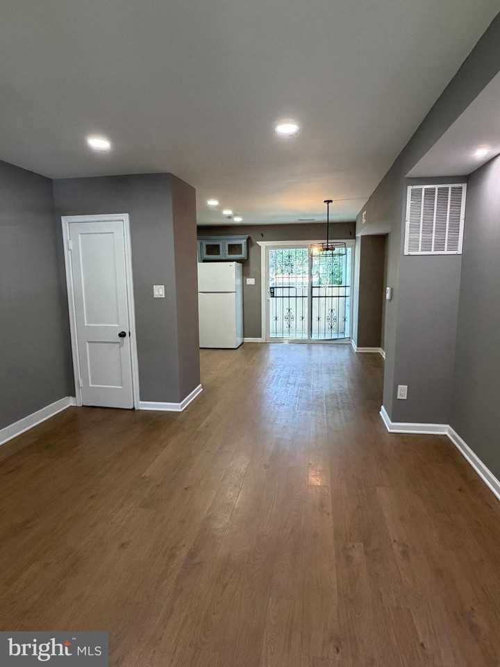 1353 Cambria St - Photo 5 of 23