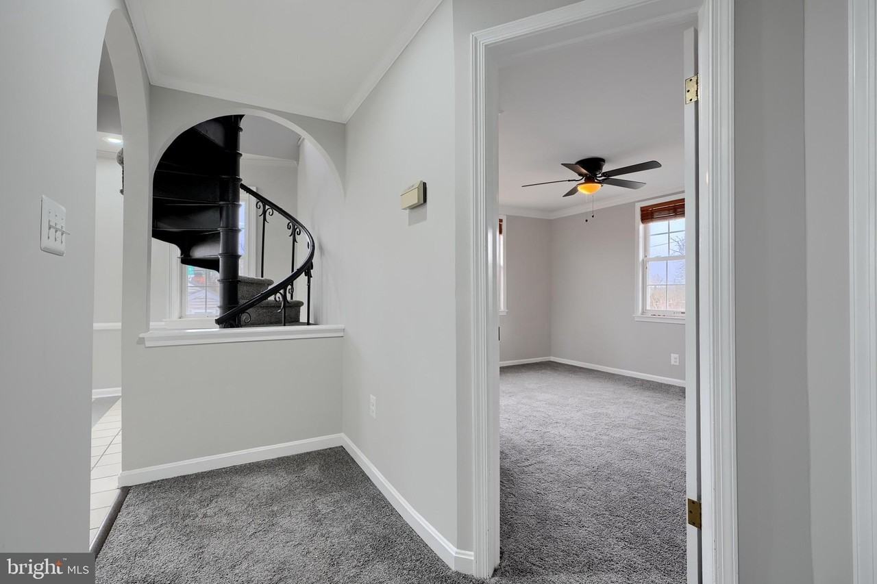 1727 Magnolia Ave - Photo 2 of 25