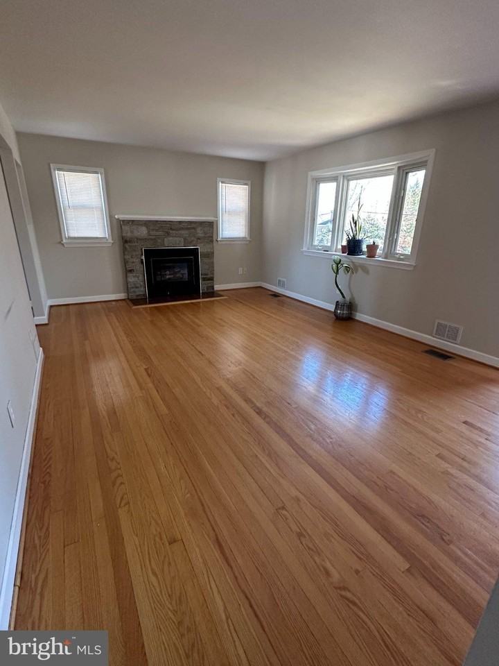 5118 Avoca Ave - Photo 2 of 23