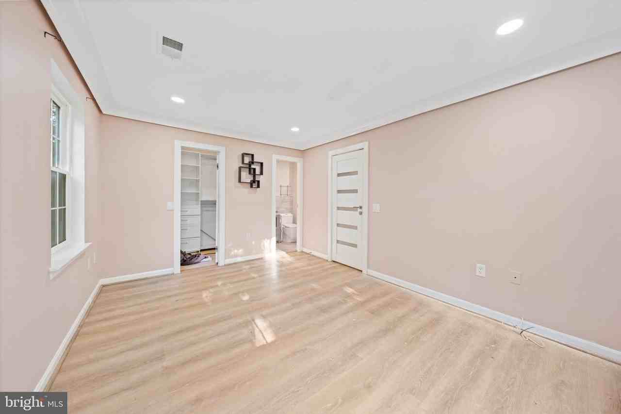 18304 Streamside Dr #203 - Photo 5 of 9