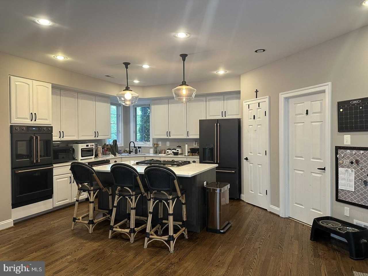 306 Pure Spring Cres - Photo 3 of 18