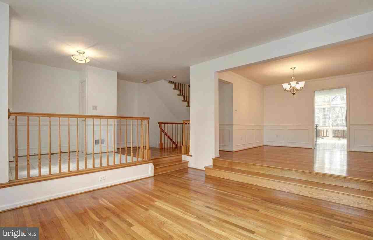 10922 Brewer House Rd - Photo 3 of 24