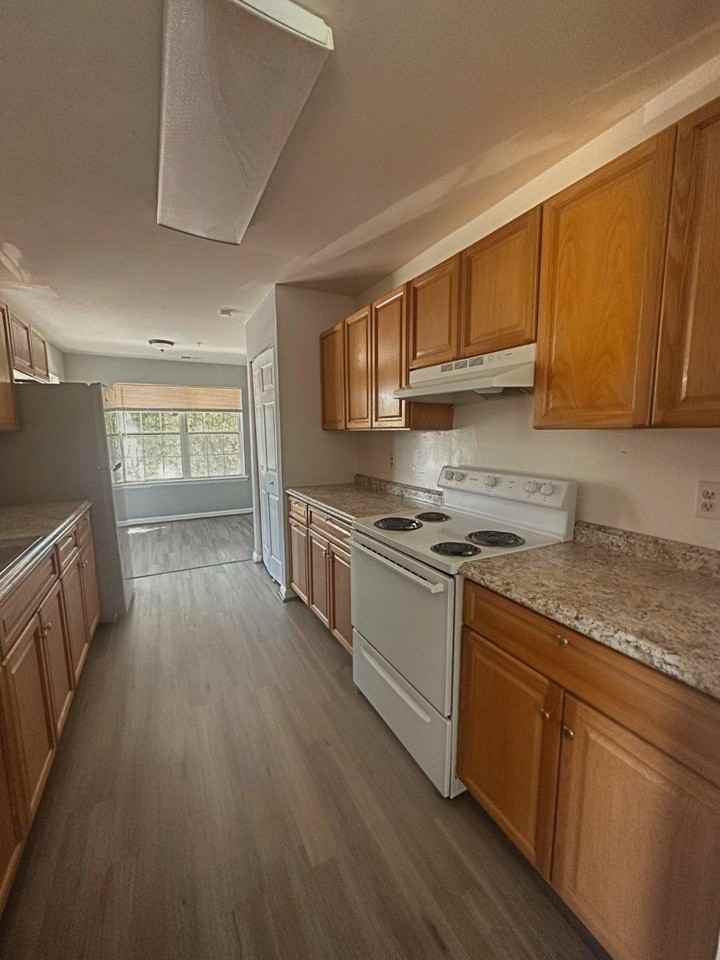 1634 Brooksquare Dr #67 - Photo 3 of 8