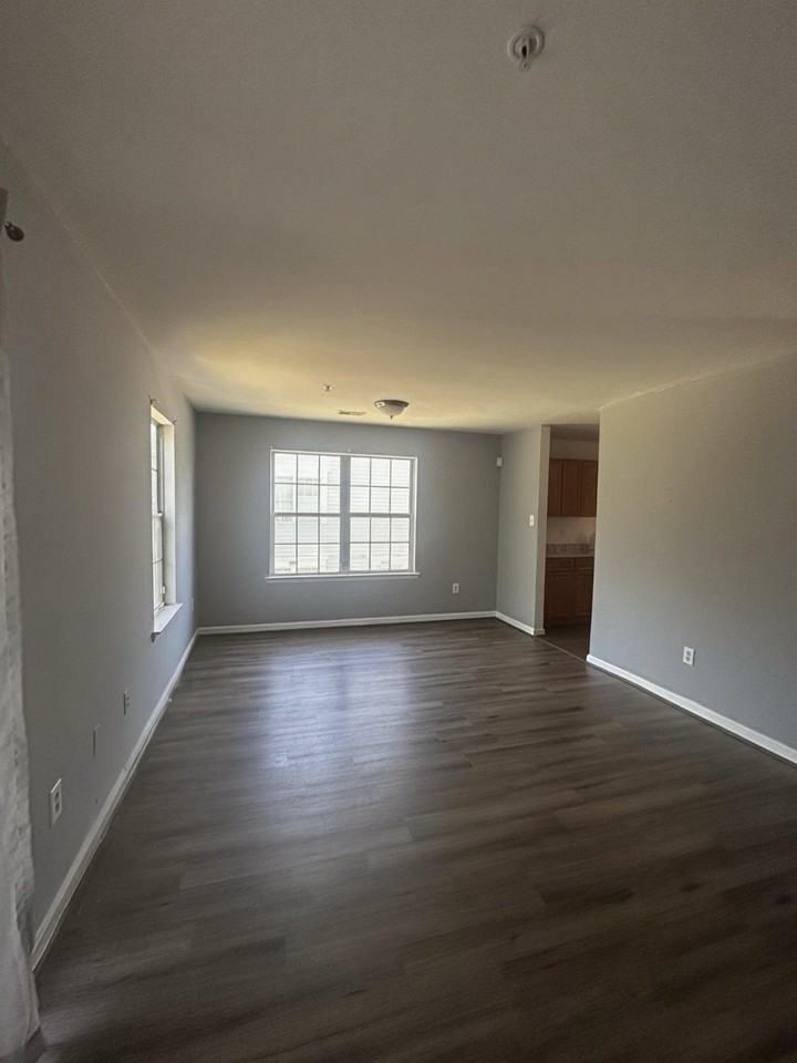 1634 Brooksquare Dr #67 - Photo 4 of 8
