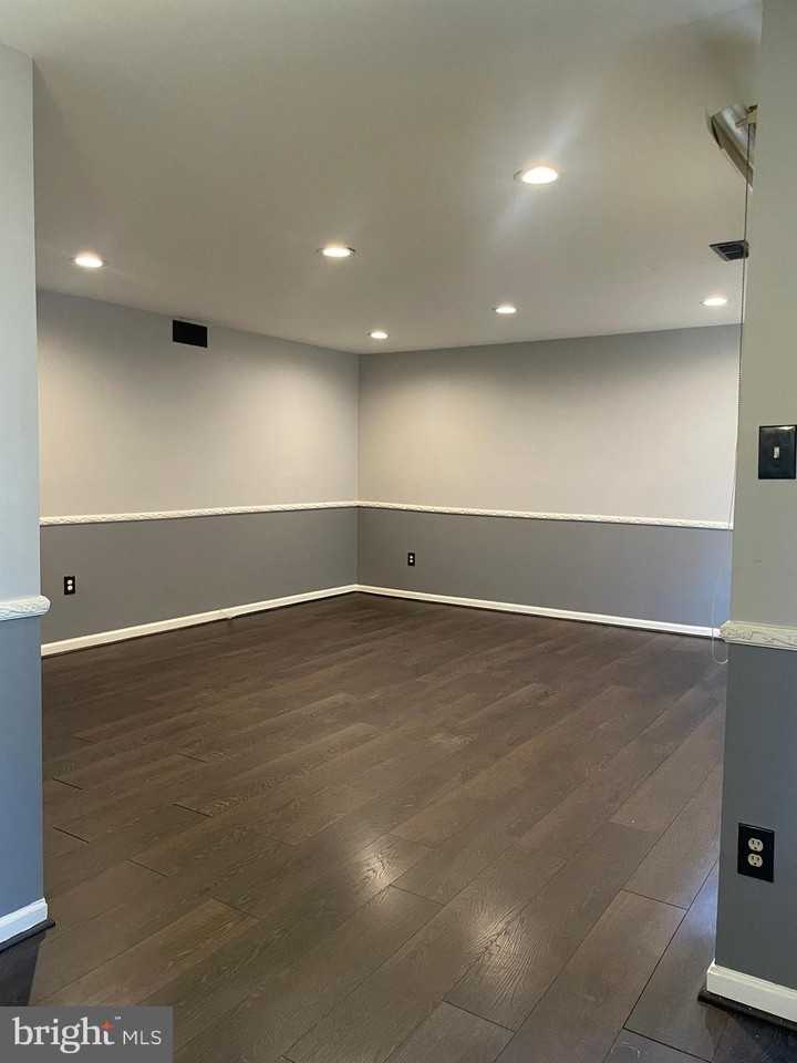 7248 Donnell Pl #B5 - Photo 3 of 11