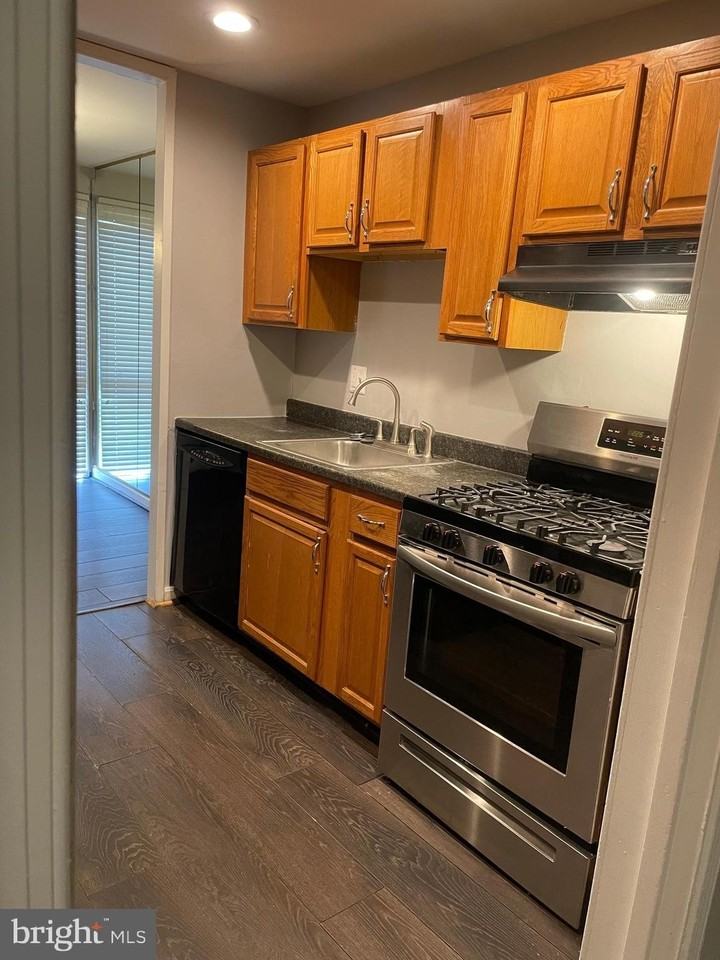 7248 Donnell Pl #B5 - Photo 4 of 11