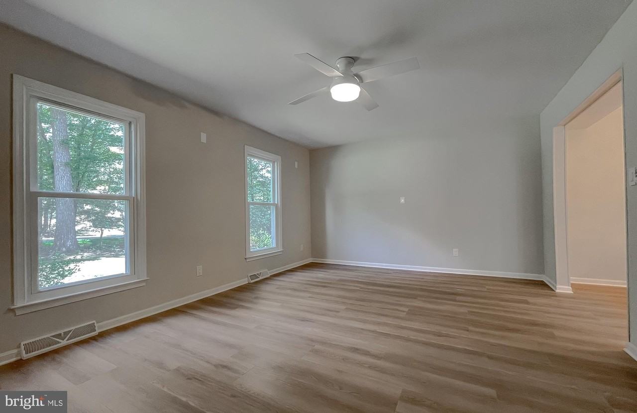 22373 Enoch Rd - Photo 6 of 50