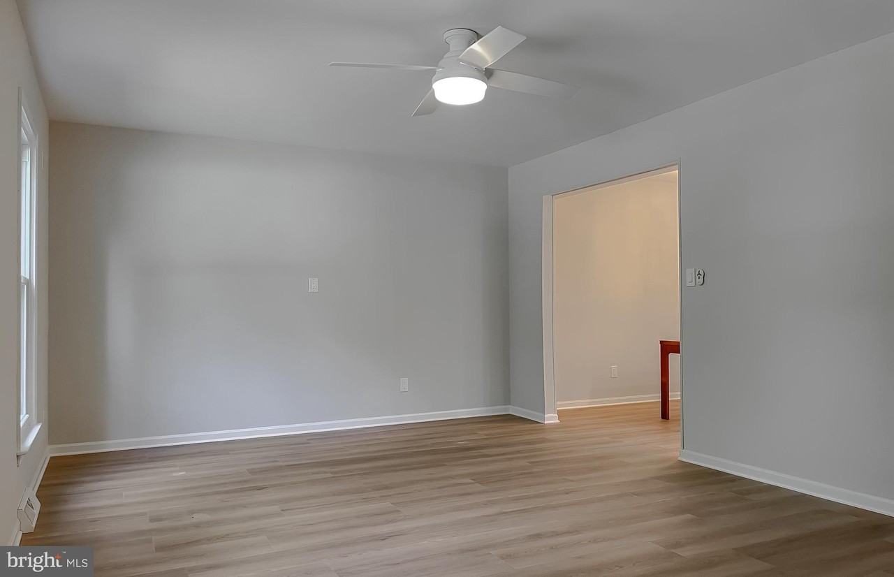 22373 Enoch Rd - Photo 7 of 50