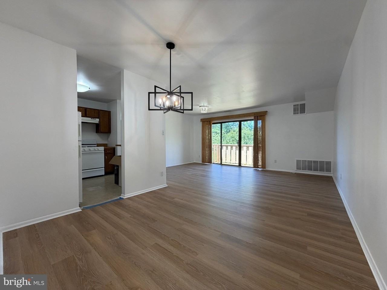 716 Woodhollow Dr - Photo 3 of 20